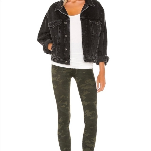 Spanx Look At me Now Camo Green leggings Gently Used size Small - Picture 5 of 8